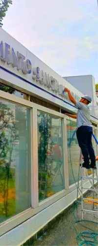 Limpeza de Fachada Comercial